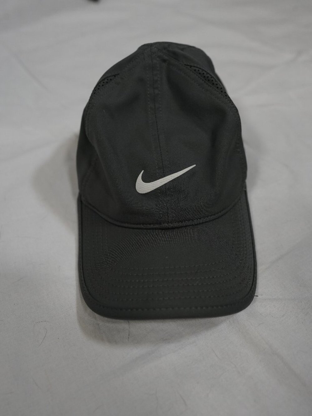 Nike Featherlight Dri-FIT Black Running Hat Reflective Swoosh One Size